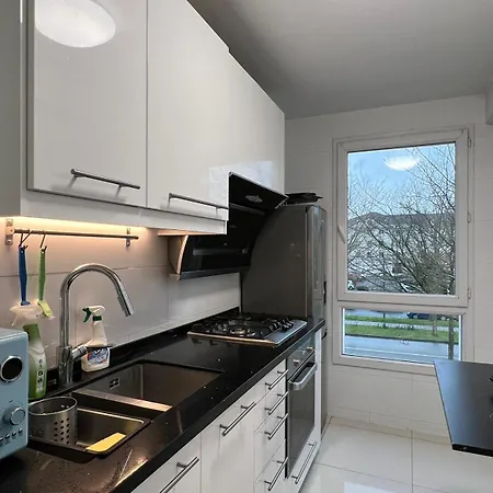 Location 3 Spacieuses Dans 2 Mn Rer Saint Georges Homestay